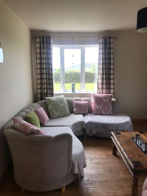 Rosie'S Pad Louisburgh Exterior foto
