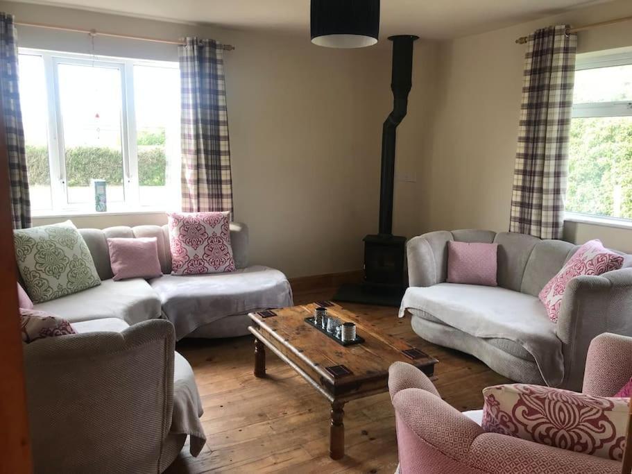 Rosie'S Pad Louisburgh Exterior foto