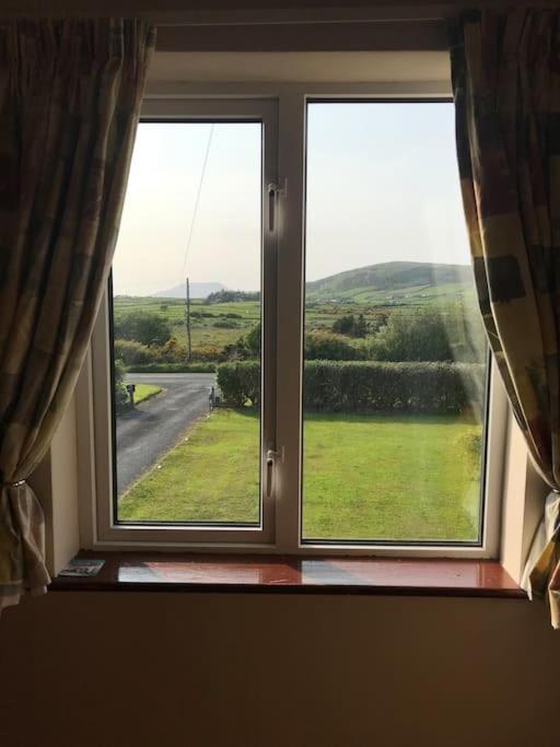 Rosie'S Pad Louisburgh Exterior foto