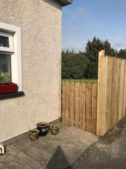 Rosie'S Pad Louisburgh Exterior foto