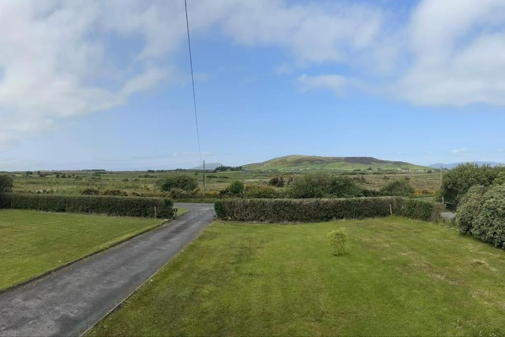 Rosie'S Pad Louisburgh Exterior foto